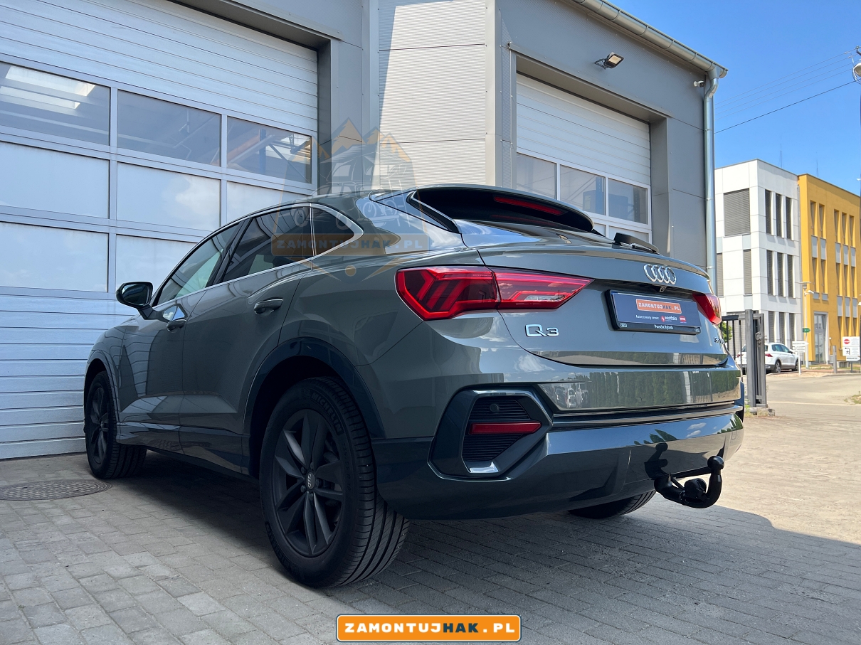 ZDJECIE AUDI Q3 Z LEWEGO TYLNEGO NAROZNIKA POKAZUJE SAMOCHOD PO MONTAZU HAKA 305587900113 ELEKTRYCZNEGO OD WESTFALIA